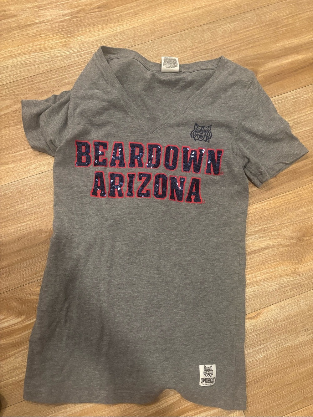 Arizona 'Beardown' Grey women’s size small  V-Neck Tee